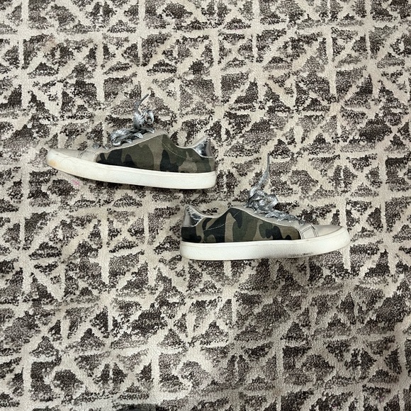 Time and Tru Sneakers - Picture 2 of 3